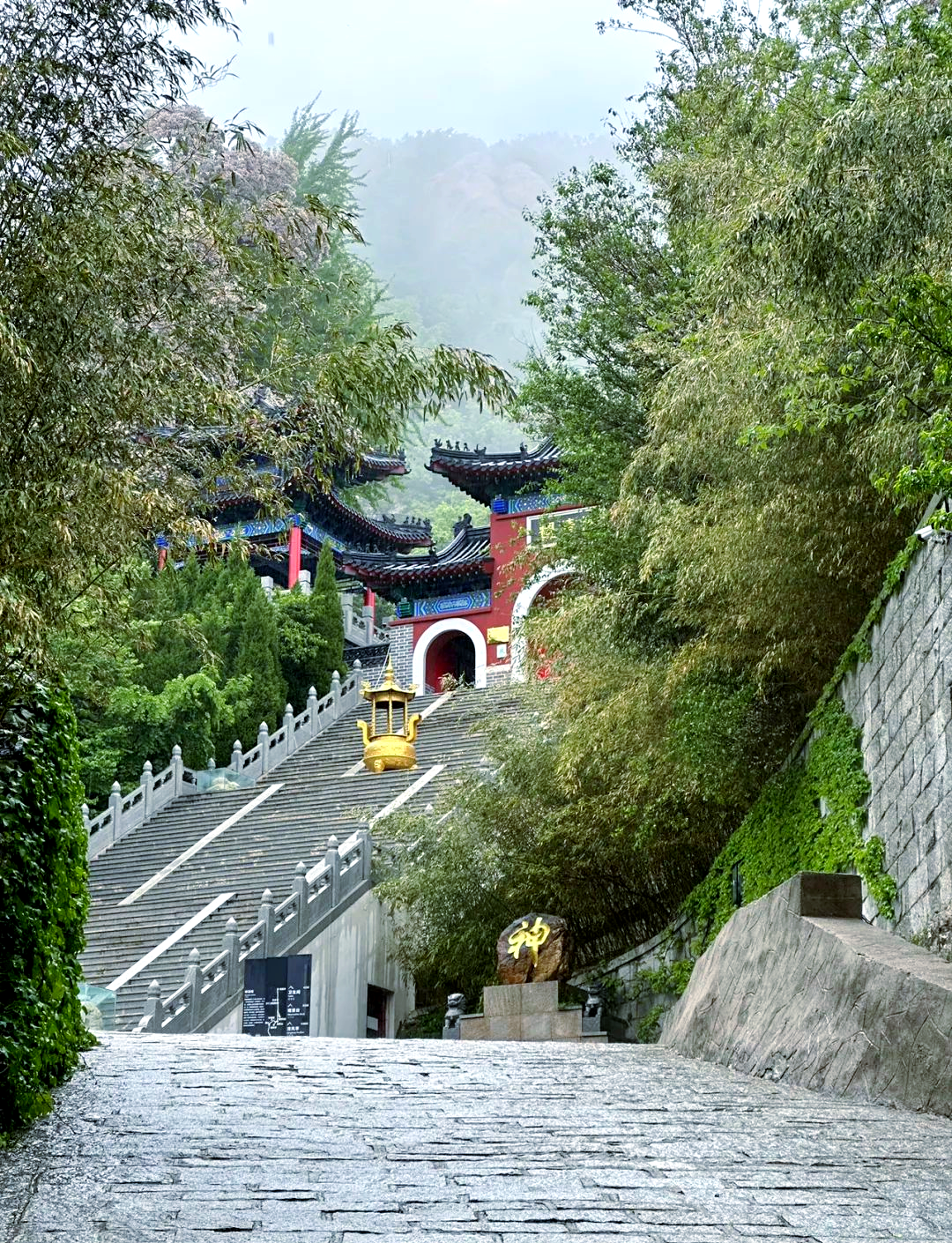 烟台烟霞洞探秘:全真教的圣地与众多神秘现象