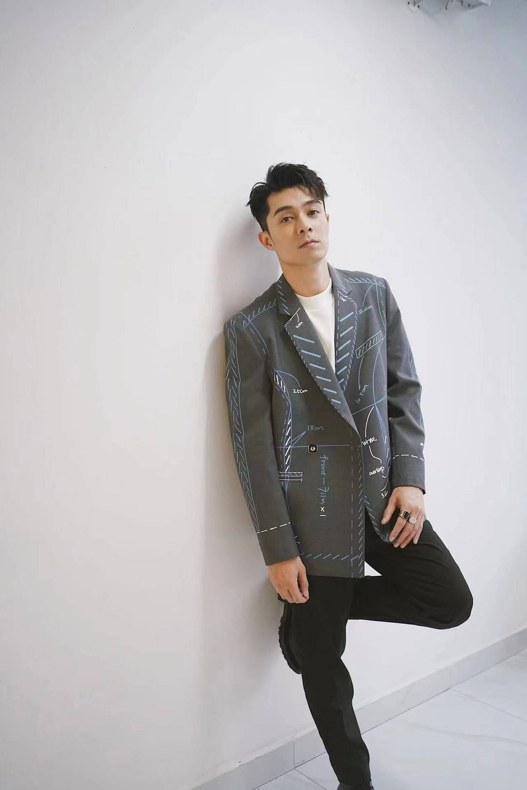 对话周柏豪:"披荆斩棘"打开自己,不把问题留到明天|封面会客厅