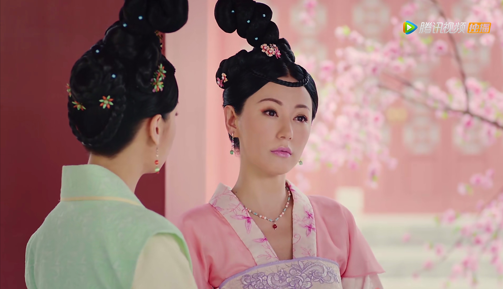 刘心悠扮演深宫计的元玥,光是宫女服装就多达7套,真是灵气逼人