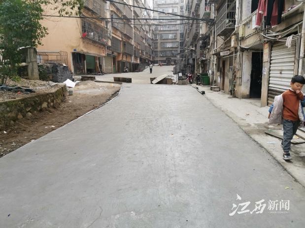 修水县义宁镇民生社区人大代表办实事 助推修路暖民心