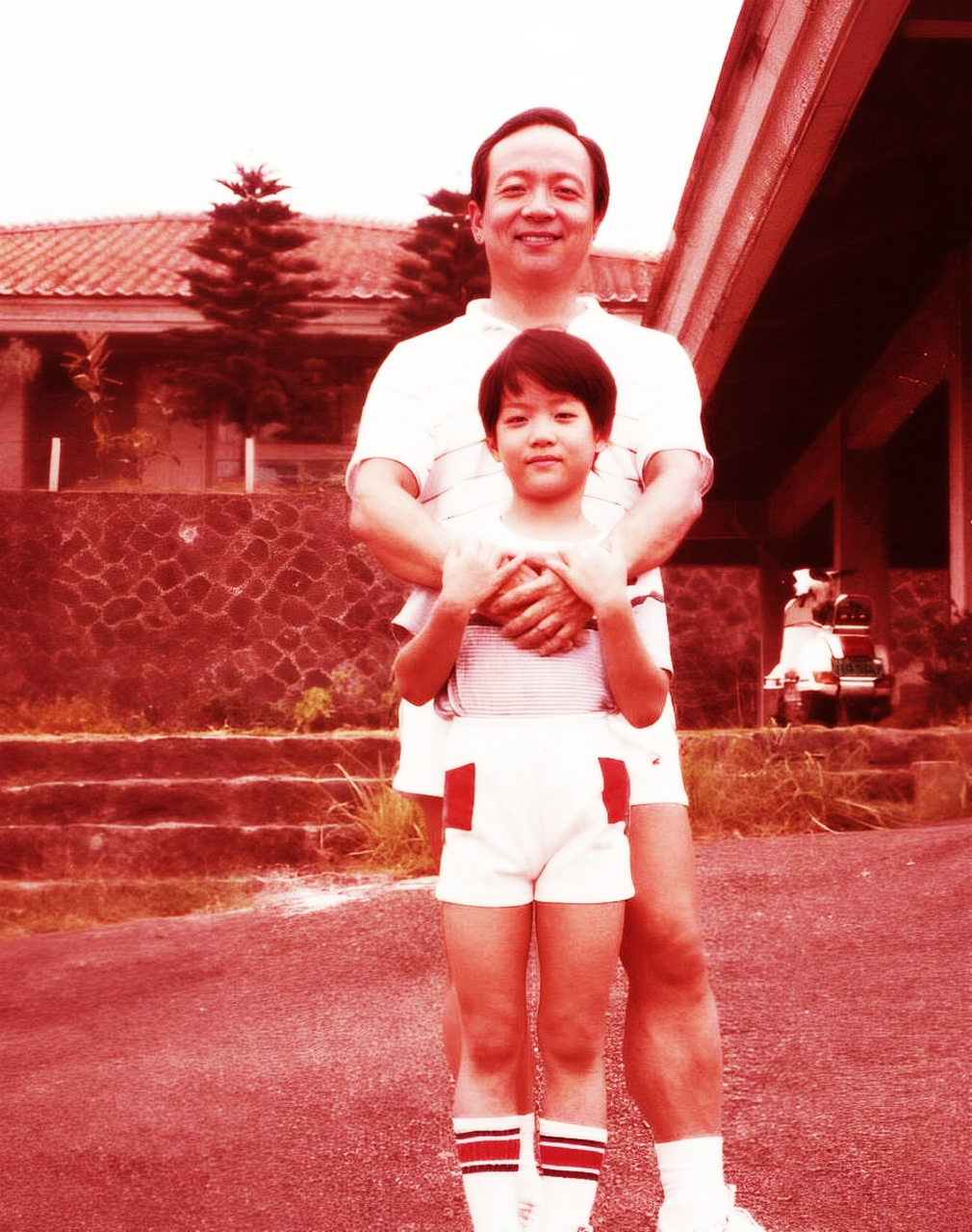 两人笑起来,好可爱!蒋万安1977年出生,原名章万安!