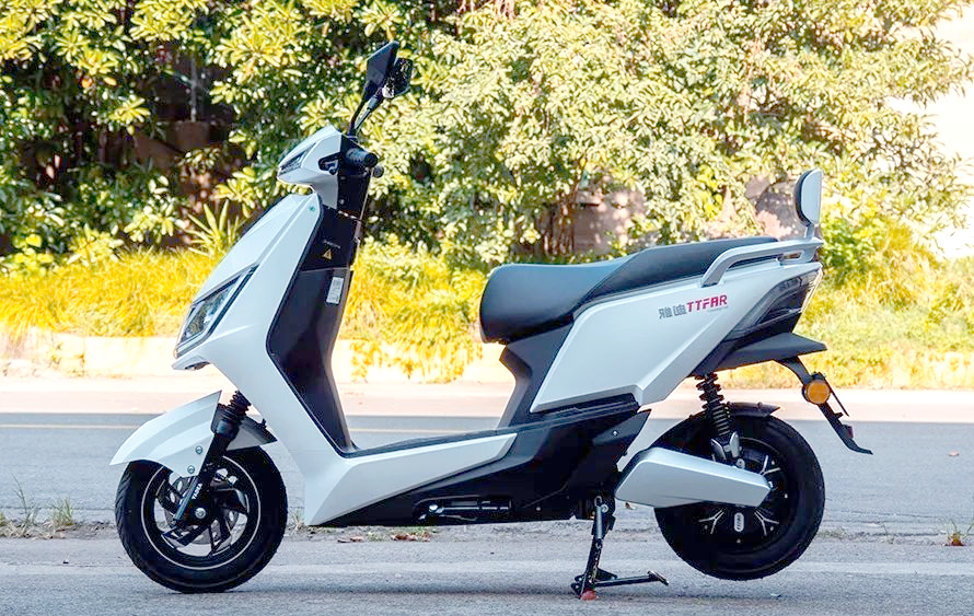 雅迪冠能t5电动轻便摩托车评测:ttfar 7级增程系统带来高性能骑行体验