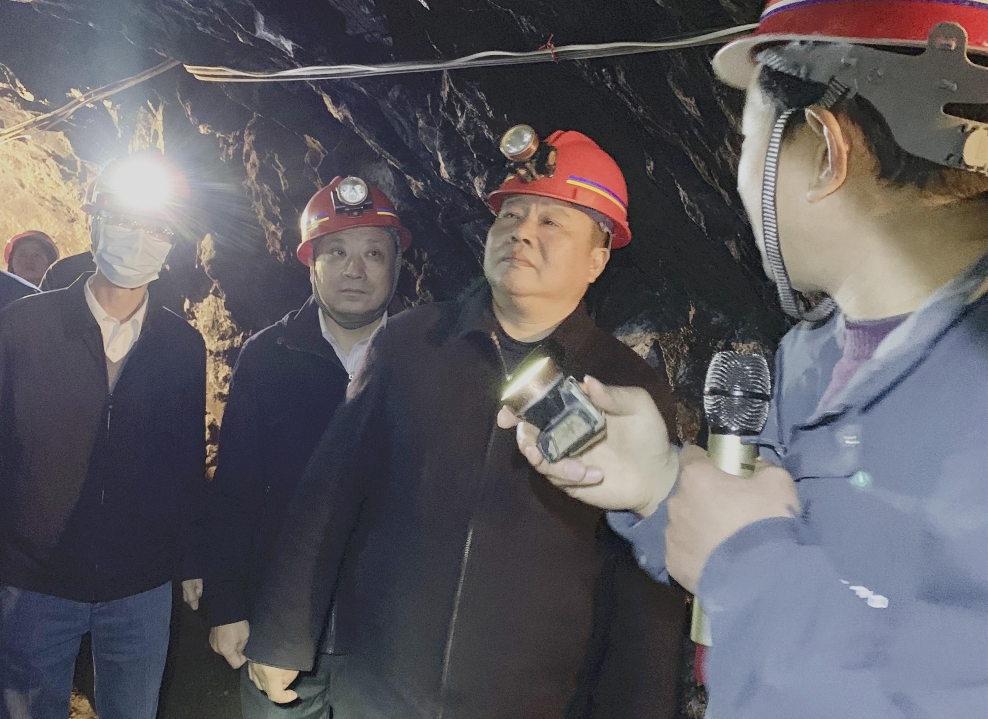 曾勤带队开展绿松石资源保护立法调研