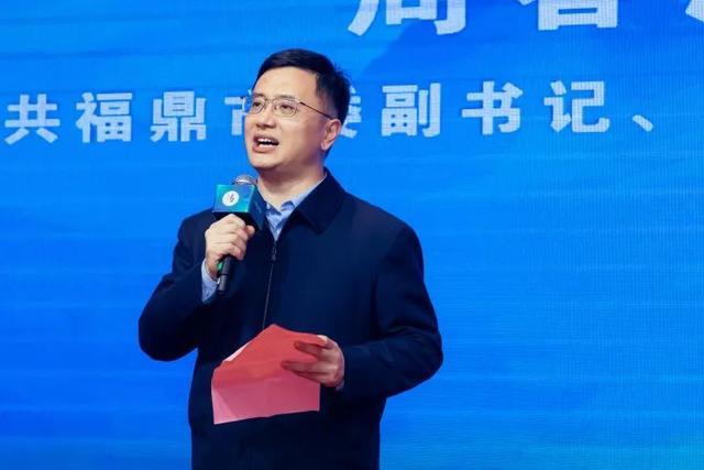 福鼎市人民政府市长周春海先生上台致辞胡润致辞胡润百富董事长兼首席