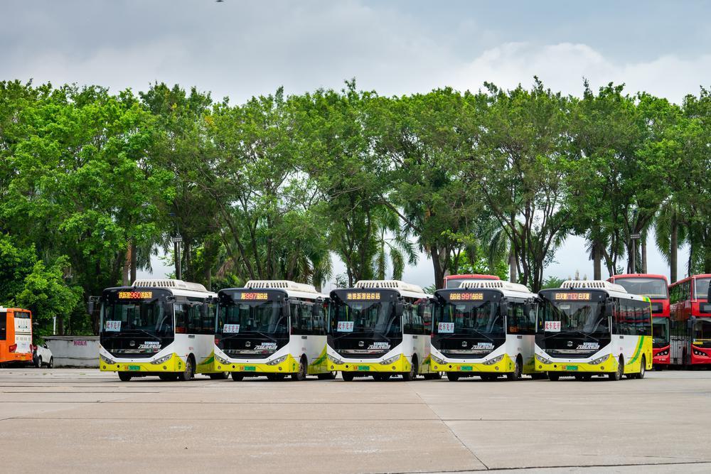 穿街过巷,广州十辆"小玲珑"纯电动公交车投入运营