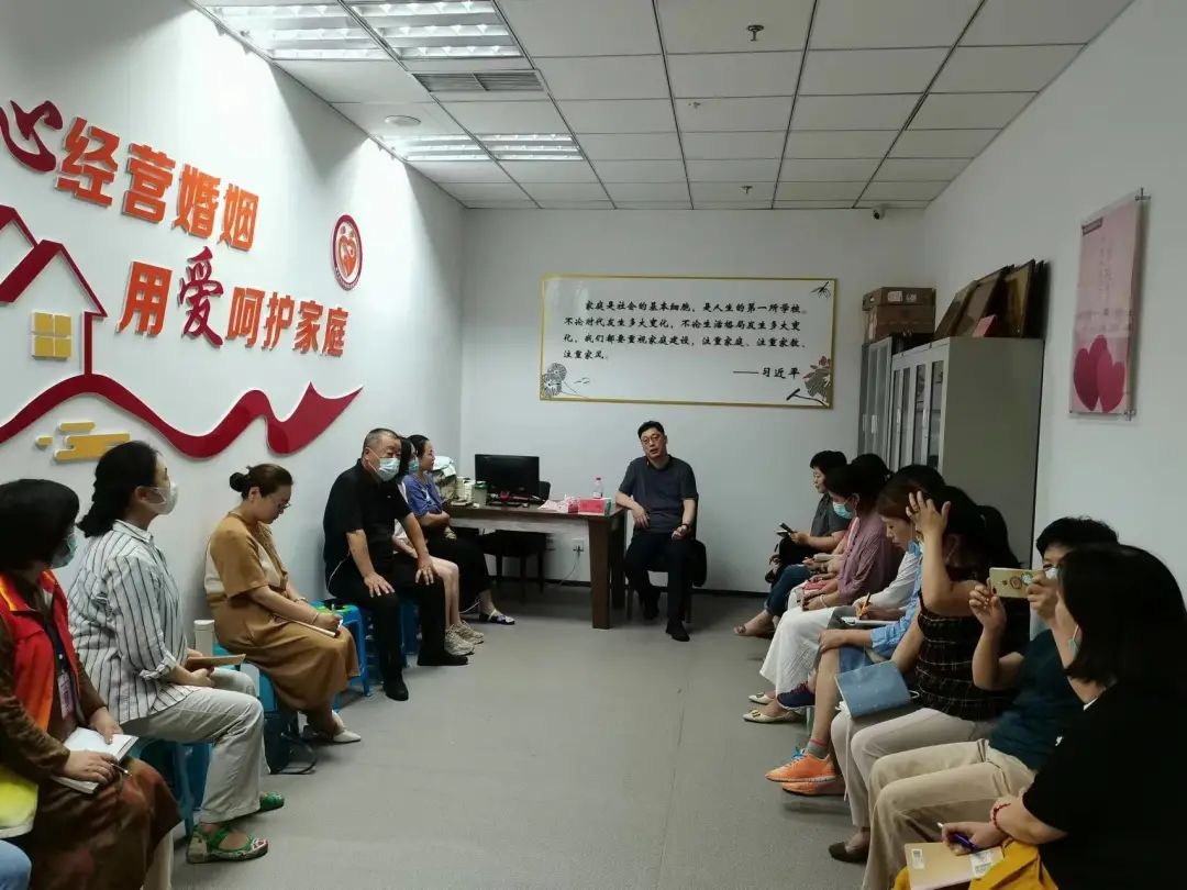 奎文区举办为爱加油婚姻家庭辅导志愿者座谈会