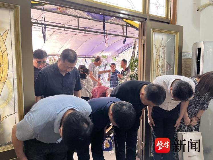 徐辉被授予"西宁好人"称号,南通,西宁两地相关部门分别慰问其遗属和