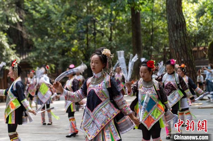 从江岜沙服饰图片