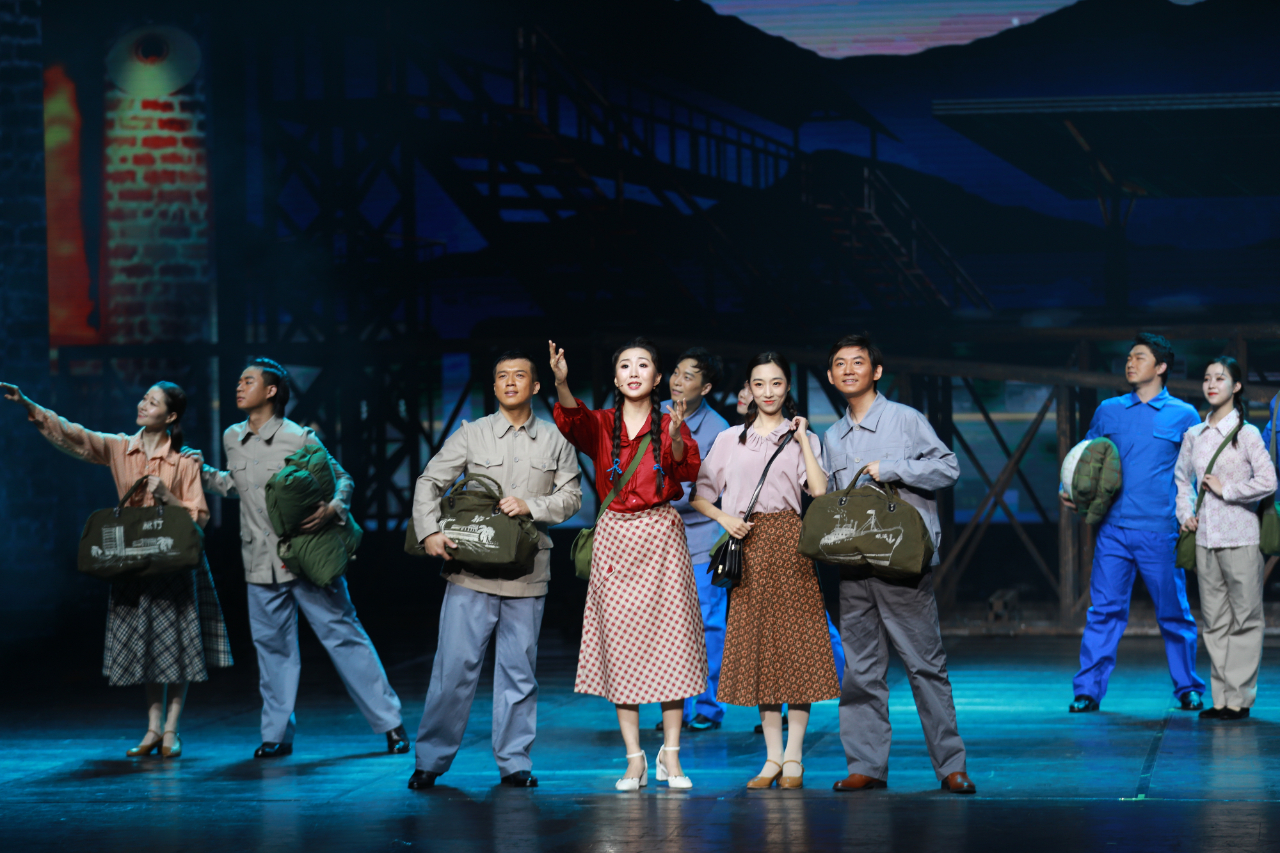 全总文工团大型原创情景歌舞史诗《奋斗者之歌》在京成功首演