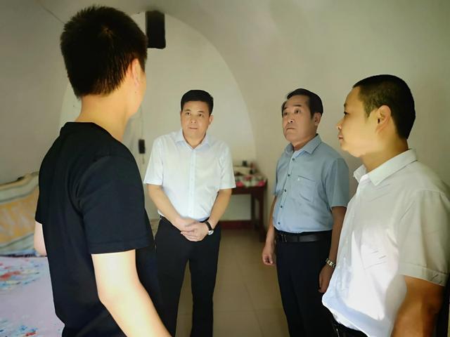 乾县县委常委,常务副县长刘春锋督导检查汛期地质灾害防治工作