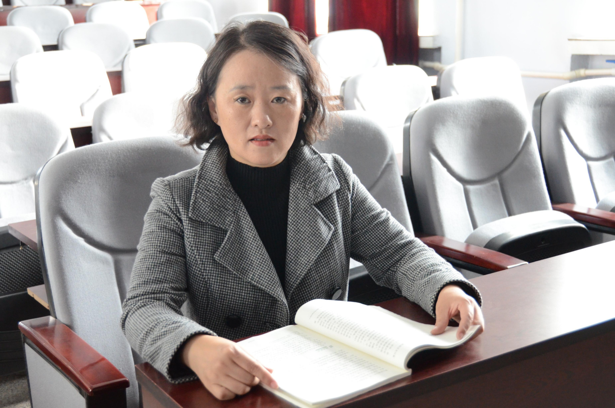 师德书写育人路 赤诚铺洒育才情——记加格达奇区育才中学教师 丁瑾