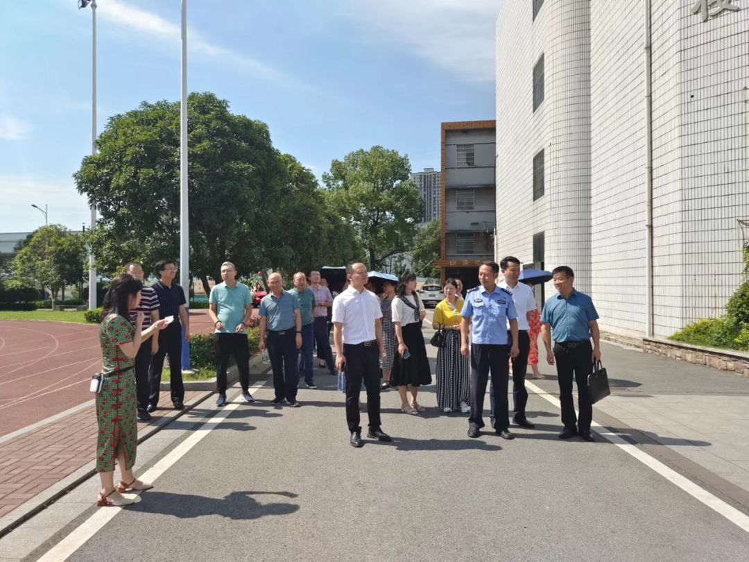 6月24日上午,白沙洲街道人大联络工委组织全体驻站人大代表到衡阳市第