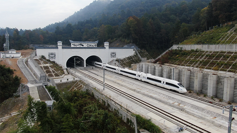 六安景铁路岳西县图片