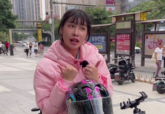 网红奕甜甜翻车?立人设花钱租妈拍视频,自曝月薪4000被质疑作秀