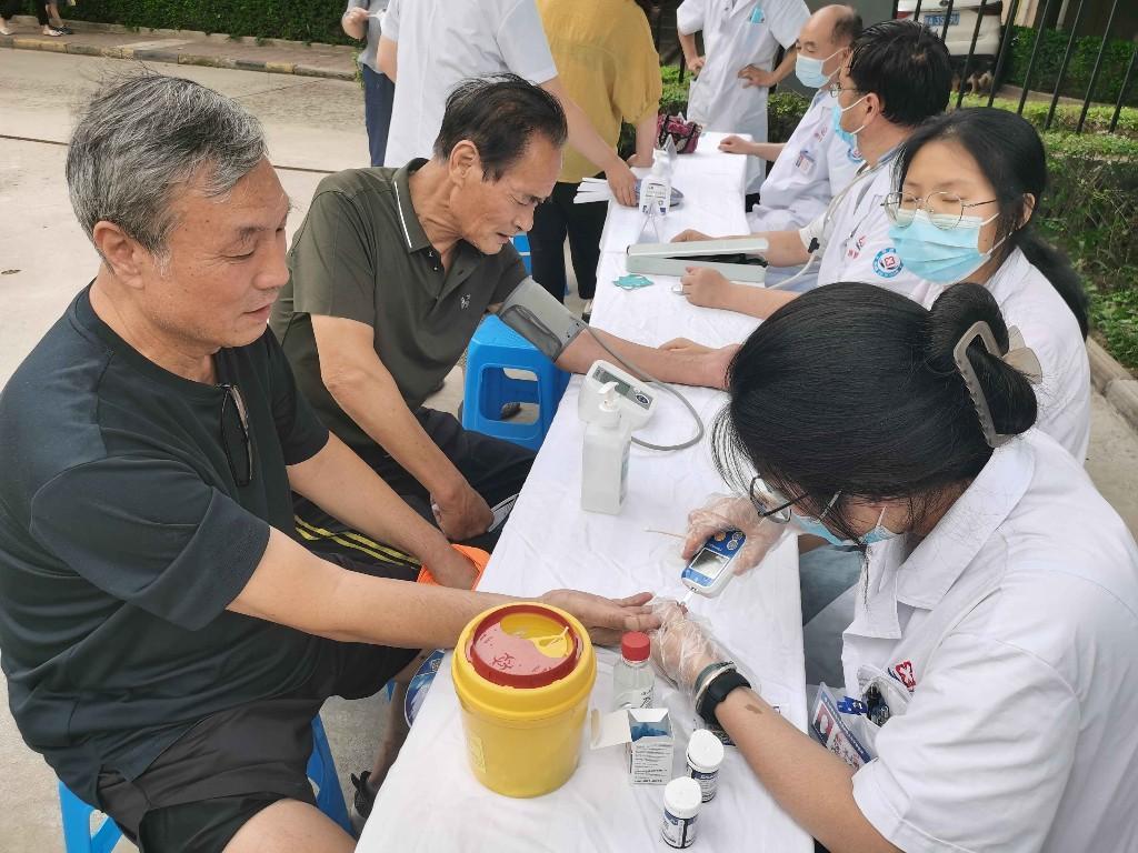 临潼区新丰街道将义诊送到家门口