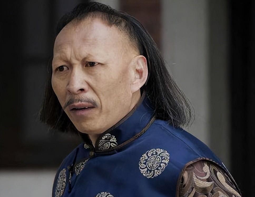这三位秃头反派演员,剧里让人恨得牙根痒,剧外却让人感动不已