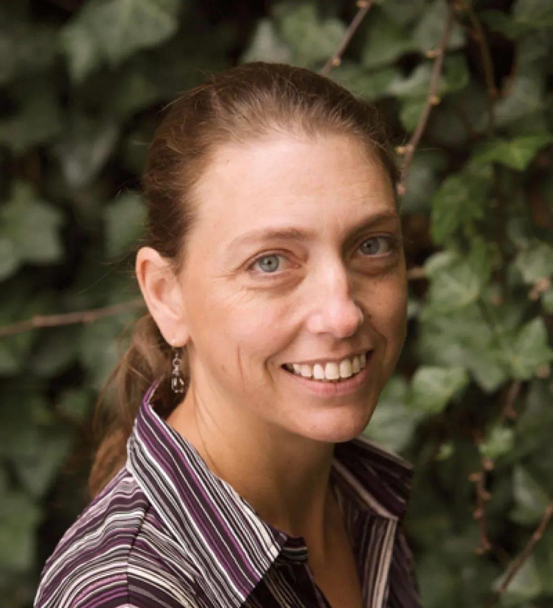 前任领袖被臣民本人咬了