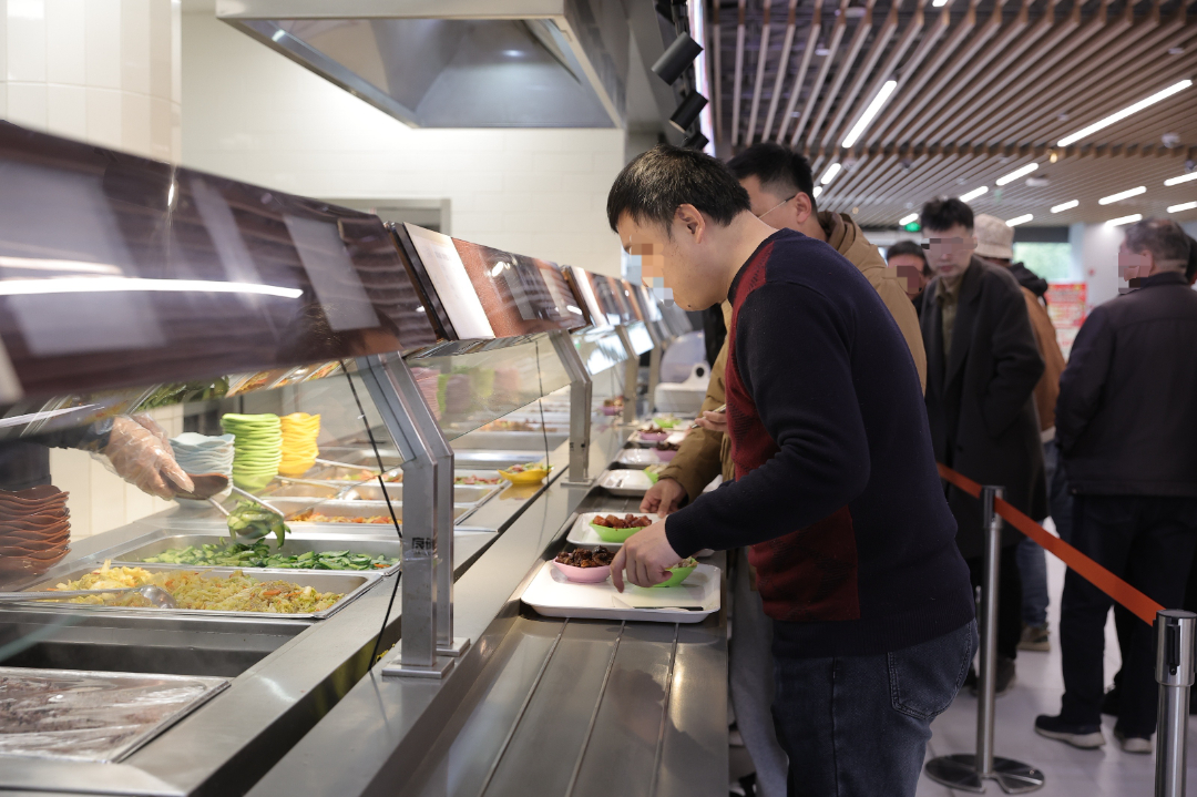 团膳业务启新程!万物梁行首个全自营员工餐厅亮相上海银科金融中心