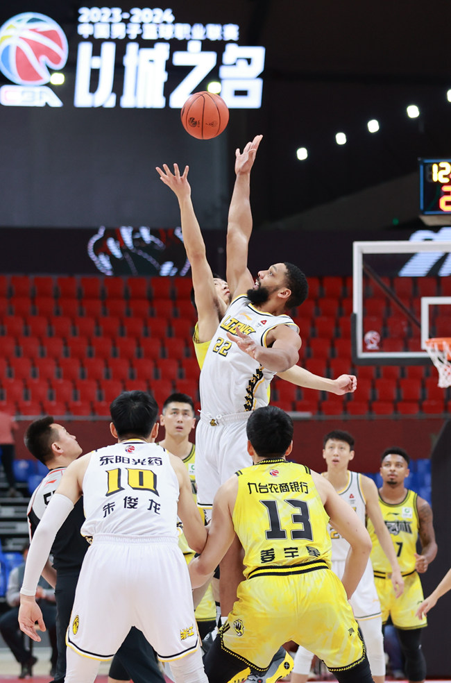 98-92吉林东北虎男篮击败浙江东阳 豪取主场五连胜