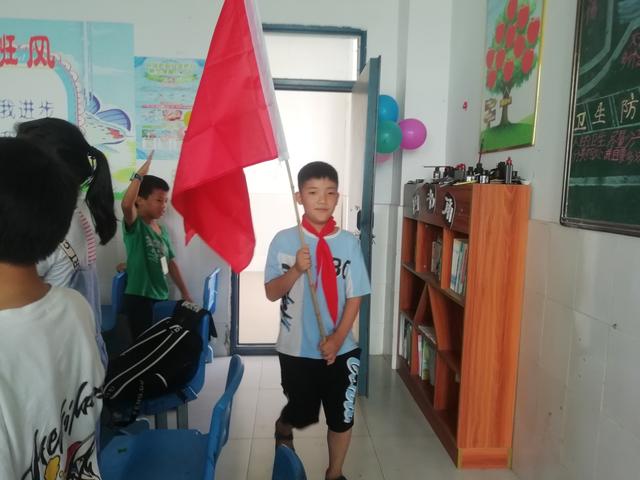 南充市高坪区青松小学开展"迎接少代会 争做好队员"主题活动