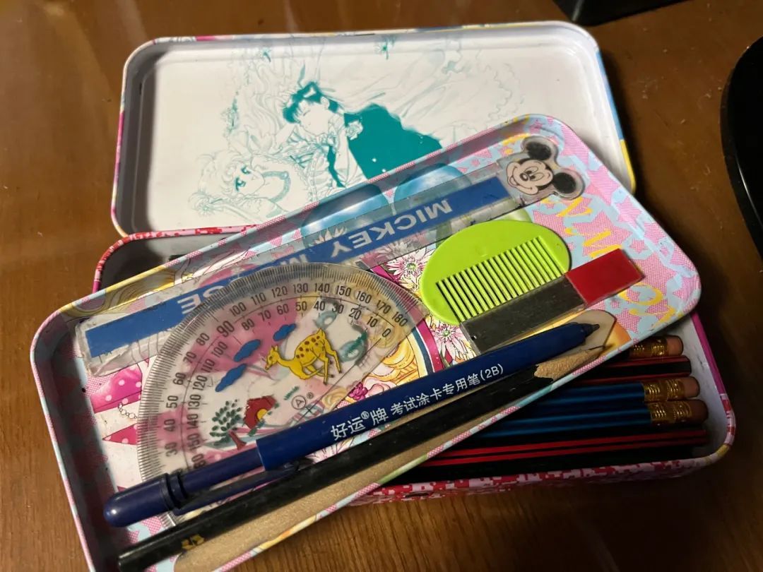 有一个双层的铁皮铅笔盒,曾是所有小学生的梦想丨旧物件小辰光