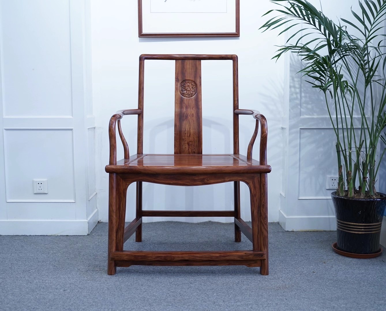 【黄花梨扇形南官帽椅】