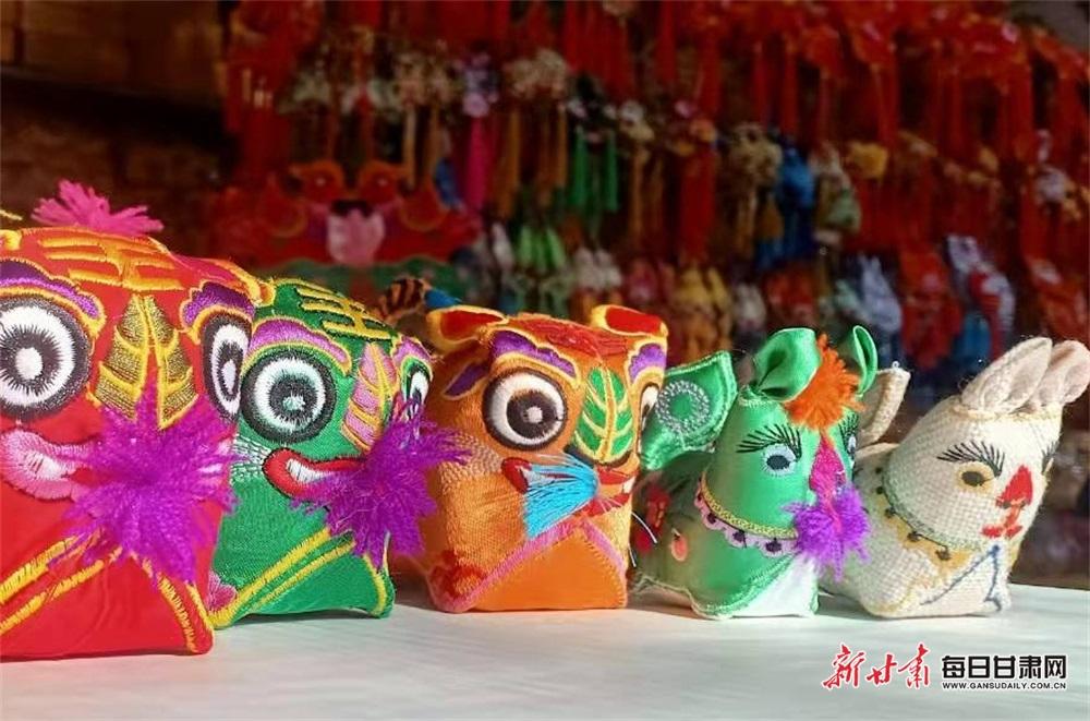 赵丽珺:在庆阳香包的创意里寻梦