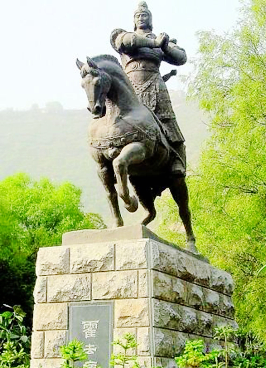 这两张照片形成鲜明对比,展现了霍去病陵园的历史变迁.