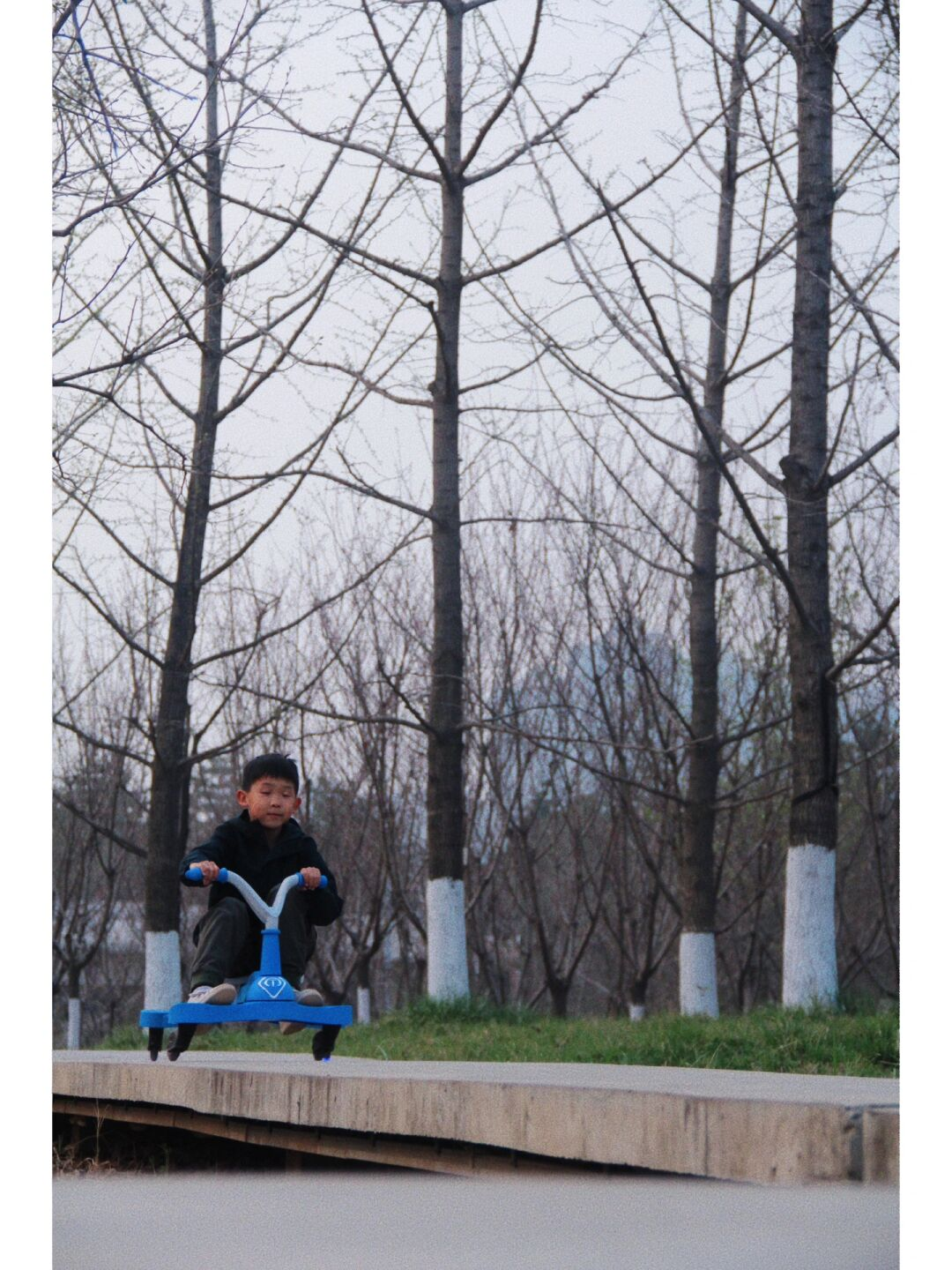 小蛮友漂移扭扭车,爸爸的遛娃选择