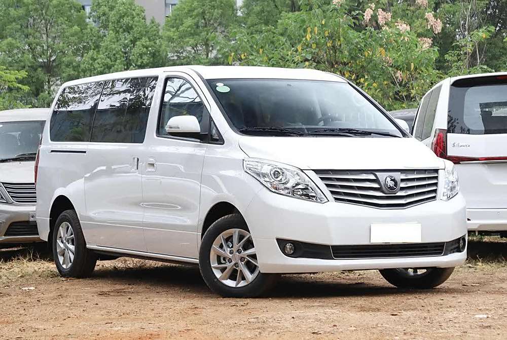 东风菱智pluscng上市,侧滑门,79座都有,搭载2.0l