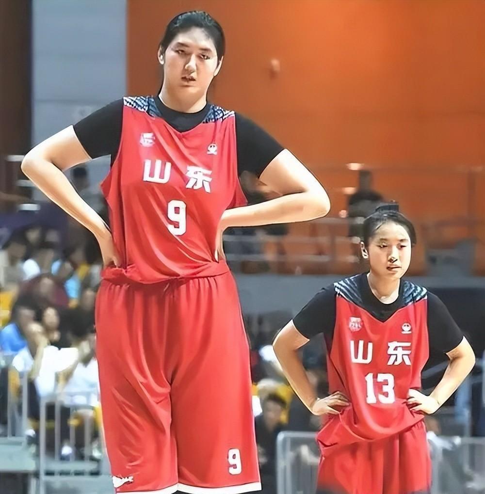 苏群:说实话,未来中国女篮只需这两人加入,能在全球上称霸10年