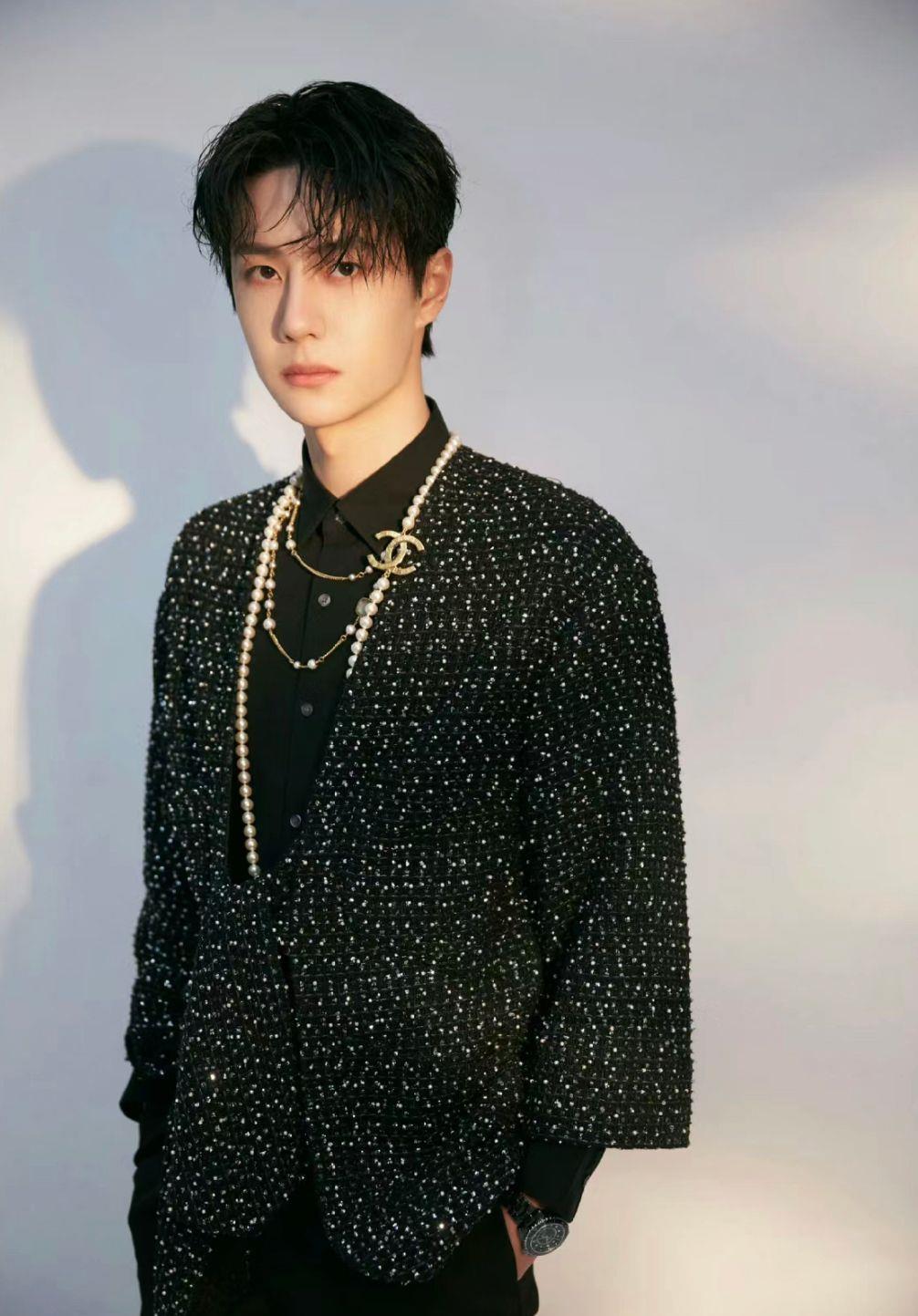 王一博:穿"小香风"气场炸裂,秒杀女神!