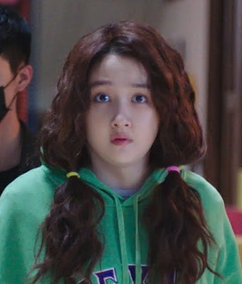 关晓彤进行特效化妆,首次演绎胖女孩爱丽丝,林晓曦