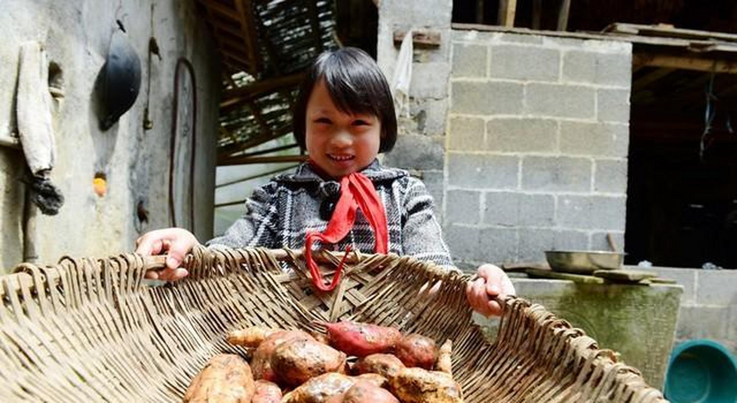 文:崔广志 图:来源于网络 小时候父母都在外地工作,所以我的童年有三