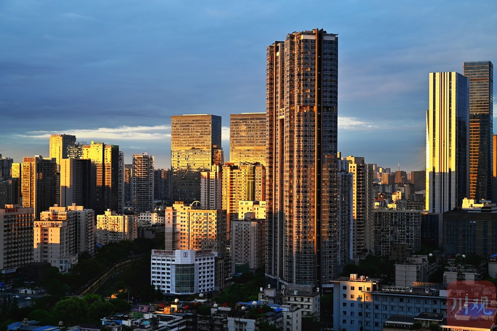 美图 视频|当城市被清晨一缕阳光照亮会是什么模样