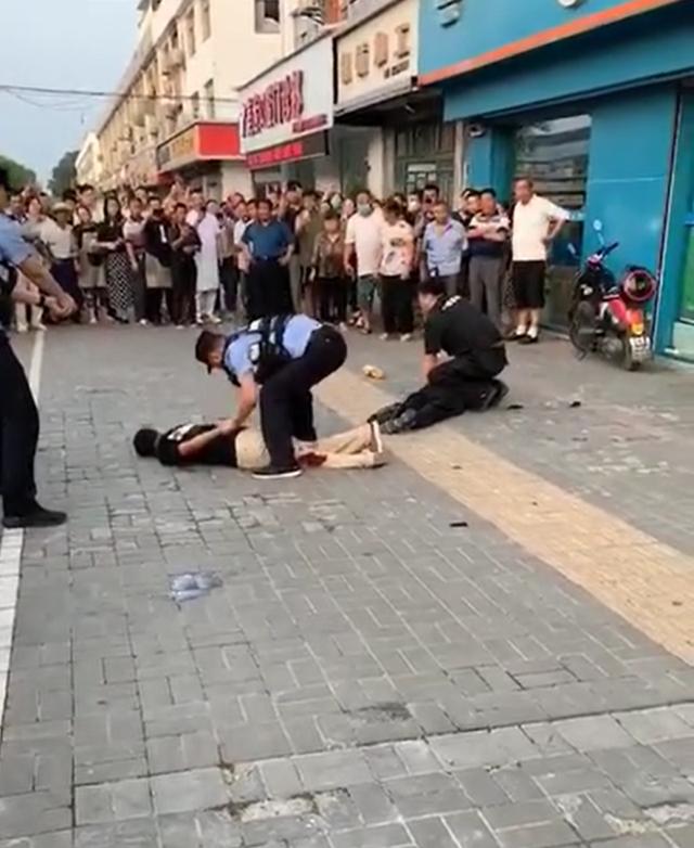 2名警员牺牲!江苏淮安发生重大暴力袭警案,2名嫌犯落网
