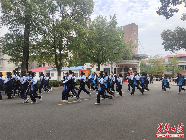 安乡五中开展防灾减灾紧急疏散演练