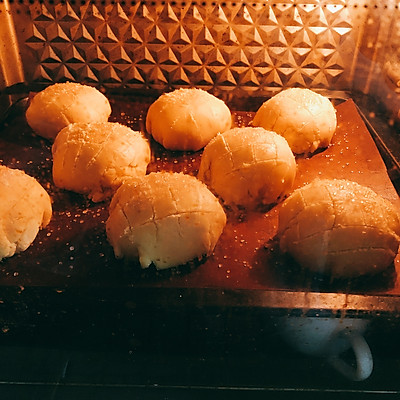 冬天吃「经典甜面包」日式菠萝包,暖身又暖心