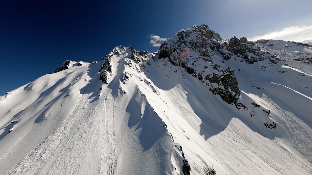 巍峨壮丽!穿越机打卡云南白马雪山