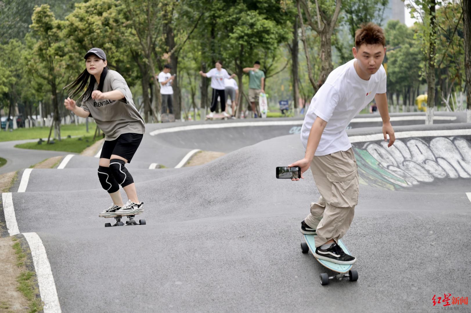潮运动观察②丨陆地冲浪,让年轻人在陆地上"浪"起来