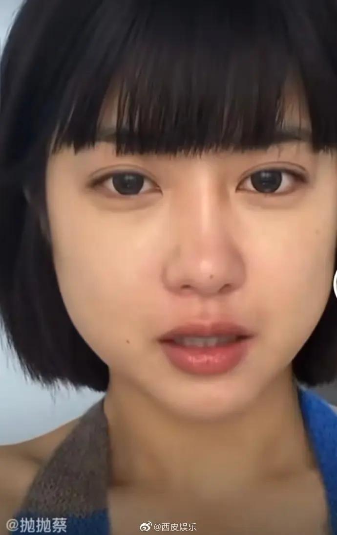 网红"与素颜和解"被骂上热搜:和解还是制造容貌焦虑?