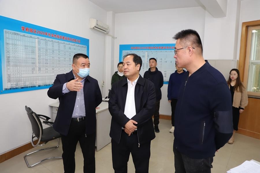 李东洪在学府产业园区调研