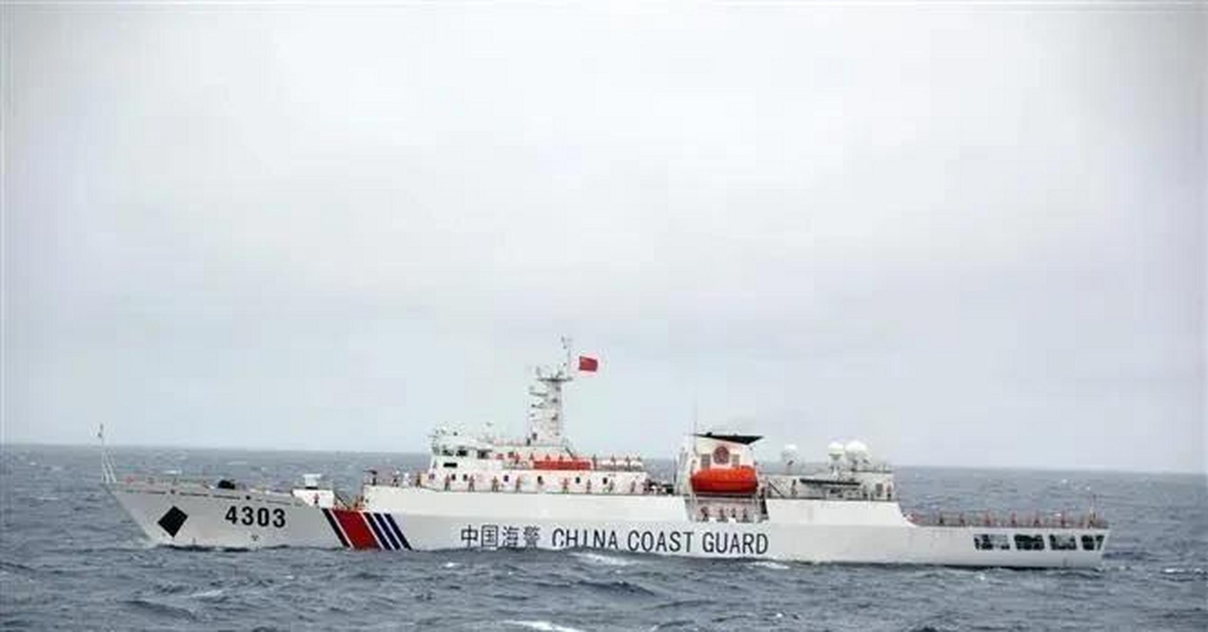 大家不用担心,硬刚越南最大海警船的中国海警4303舰不是一个人.