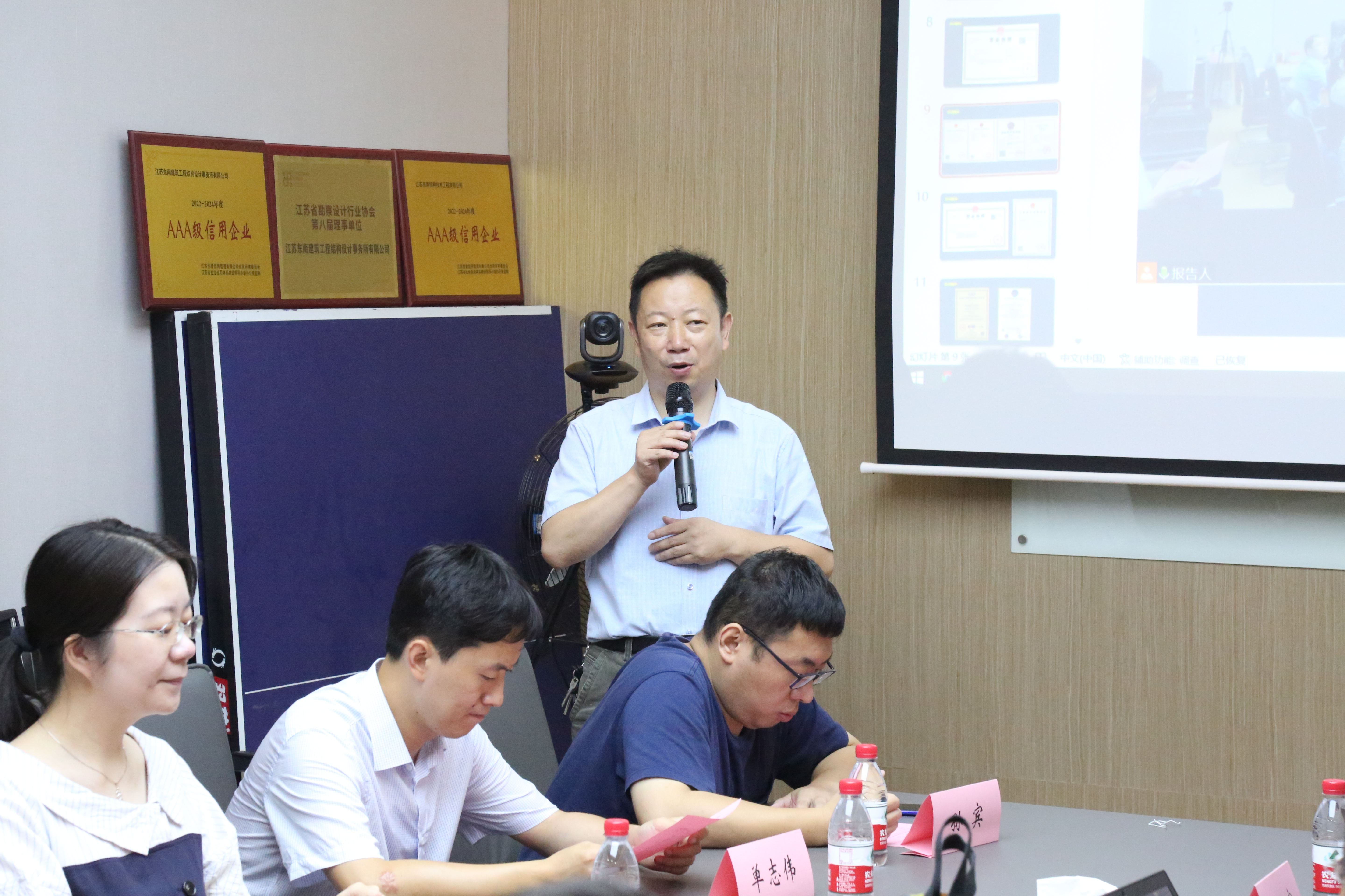 第一届结构振动与智能结构江苏省高校青年论坛在东南特种顺利举行