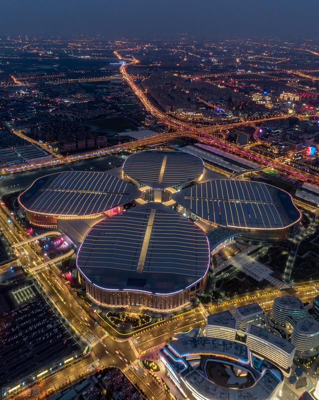 上海进博会开幕,超多商品超多企业超多国家参与,彰显中国硬实力