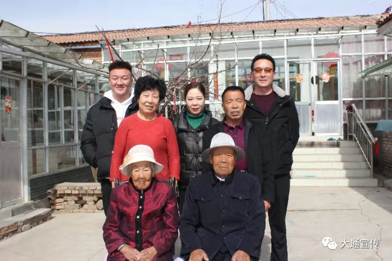 陈满仓姐家住大通县宝库乡山城村,全家7口人.