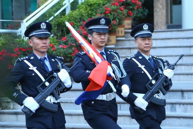 升警旗,奏唱警歌,重温警察誓词 玉溪公安庆祝第二个中国人民警察节