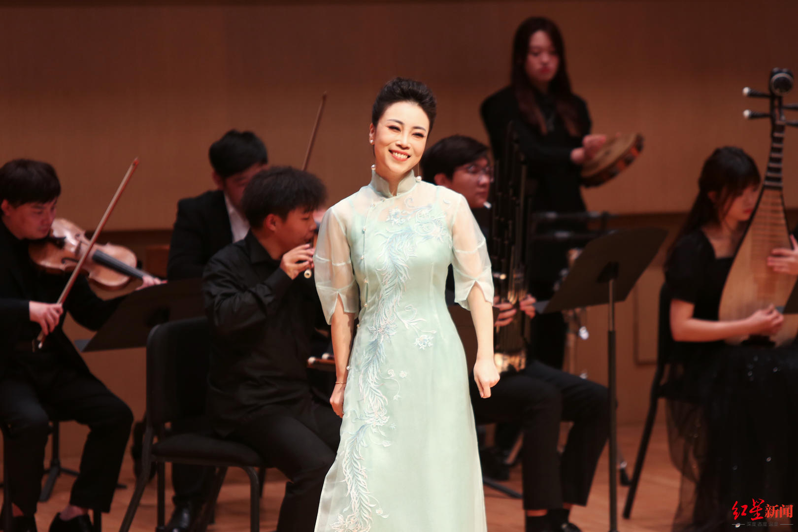 青年女高音歌唱家,金钟奖得主张宇中国民歌导聆音乐会成都上演