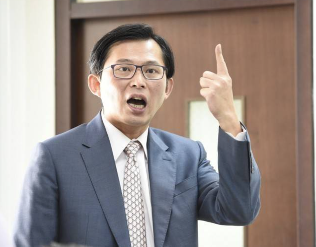 黄国昌爆国民党提名人炒地皮 18天大赚上亿却没财产申报