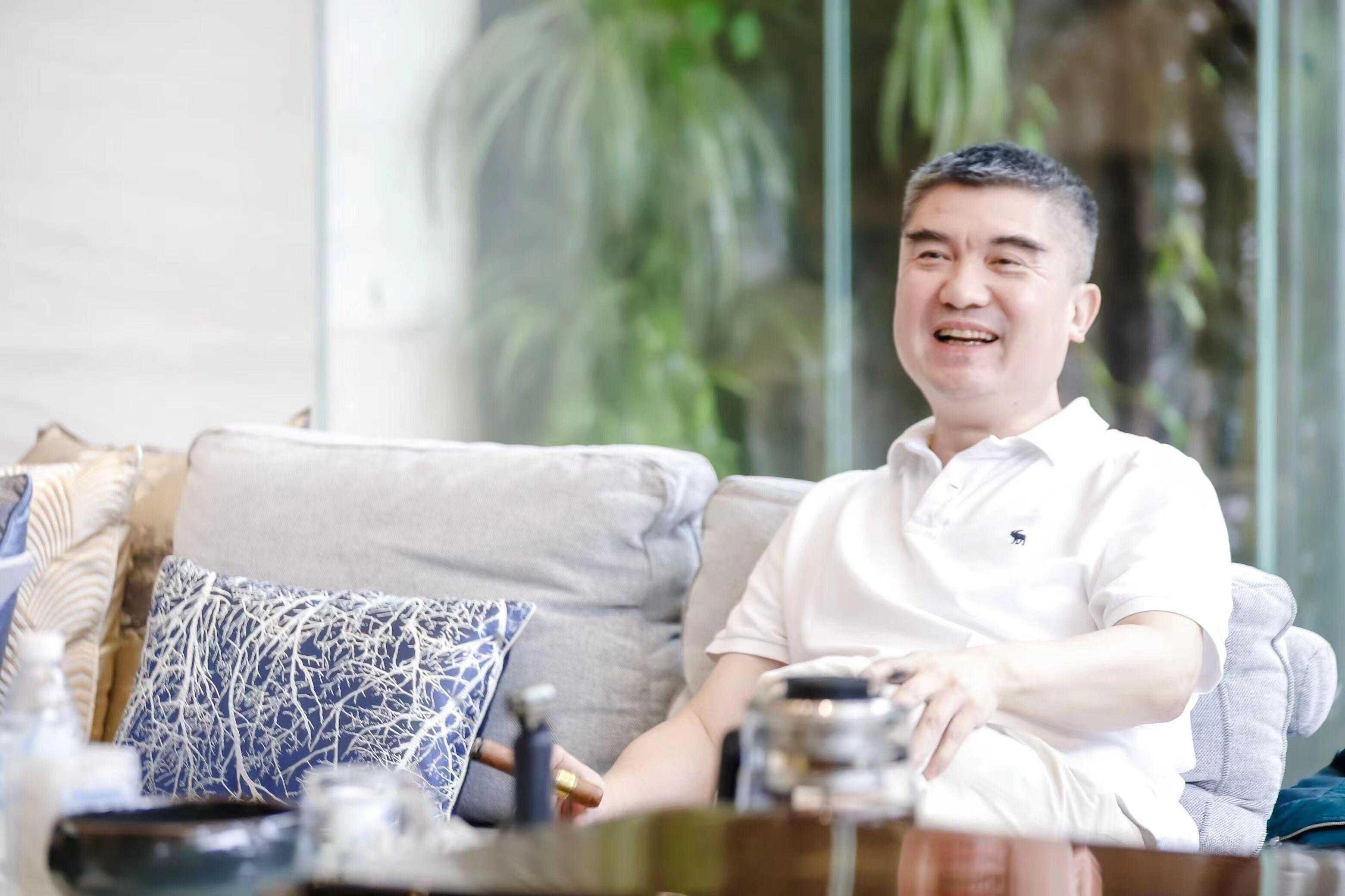 环球佳酿酒业集团董事长邓鸿:我是个"乐观主义者",酱酒热度下降是正常